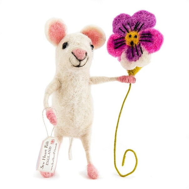 mouse-holding-pansy-felt-decoration-sew-heart-felt