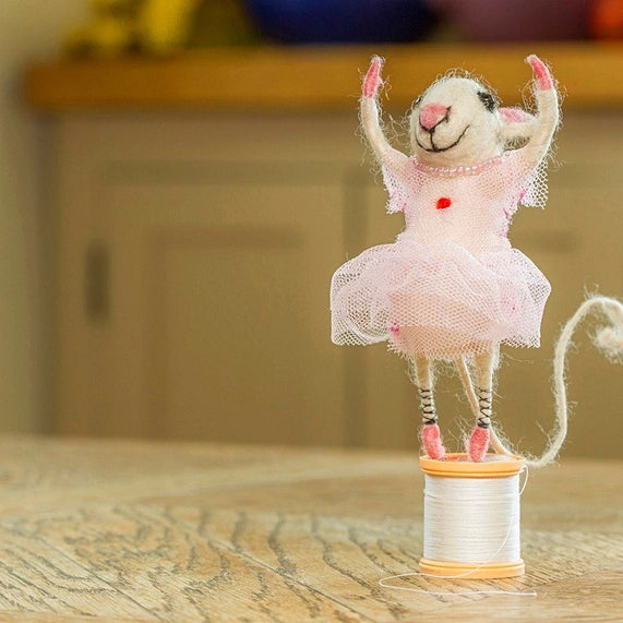 Beautiful Ballet Dancer Mouse Felt Decoration