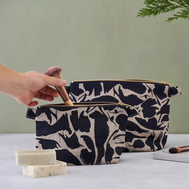 cosmetic-bag-navy-linen-creatures-blasta-henriet