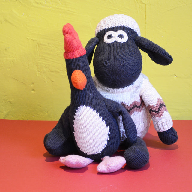 feathers-mcgraw-knitted-soft-toy-chunki-chilli